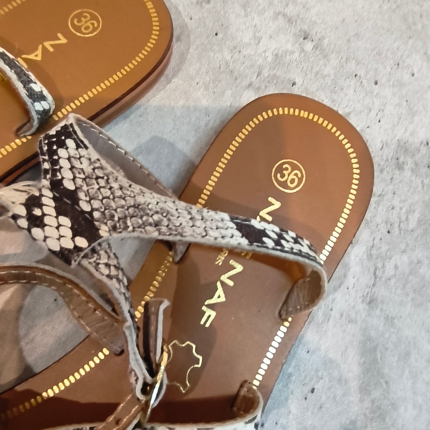Sandales femme plates NAF NAF motif python Taille 36
