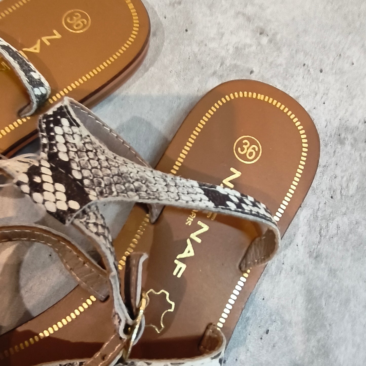 Sandales femme plates NAF NAF motif python Taille 36