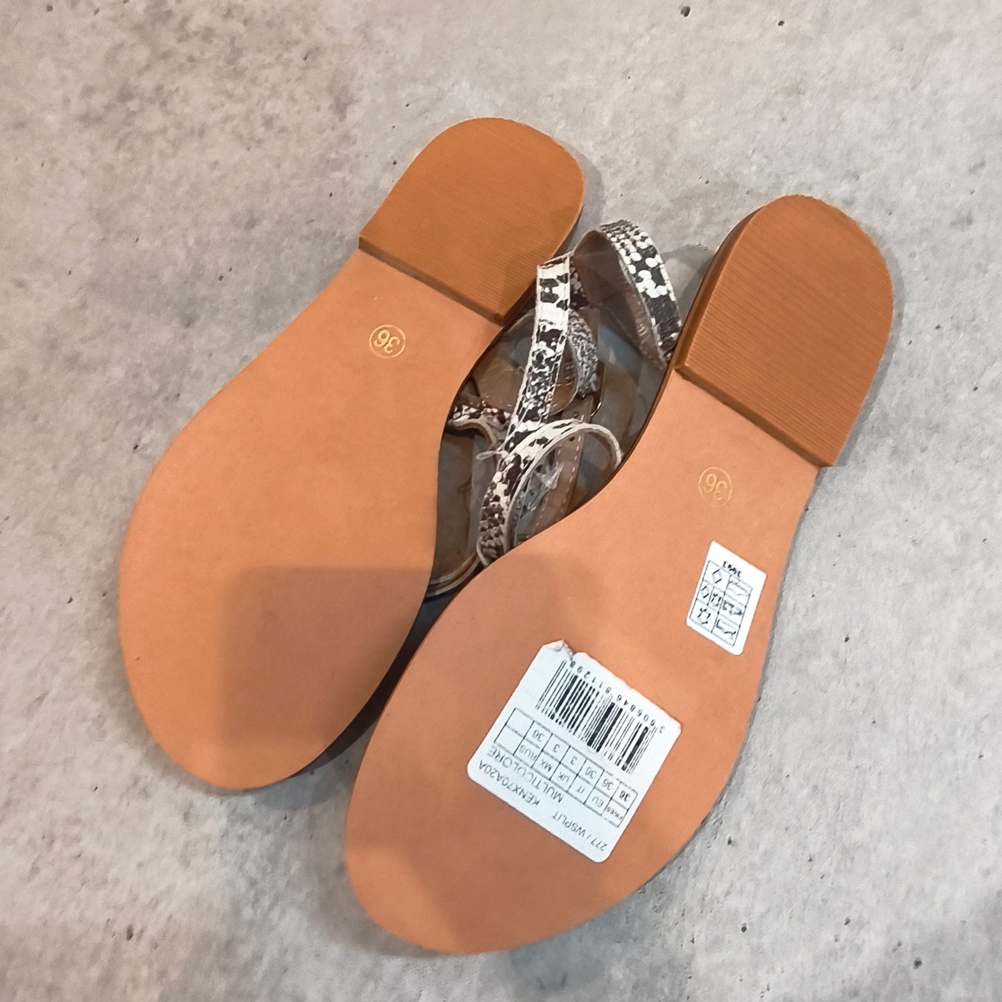 Sandales femme plates NAF NAF motif python Taille 36