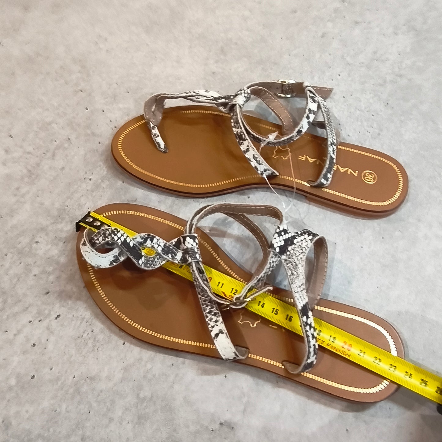 Sandales femme plates NAF NAF motif python Taille 36